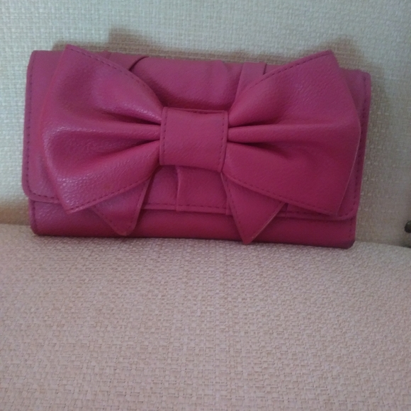 Pink Wallet - Picture 1 of 7